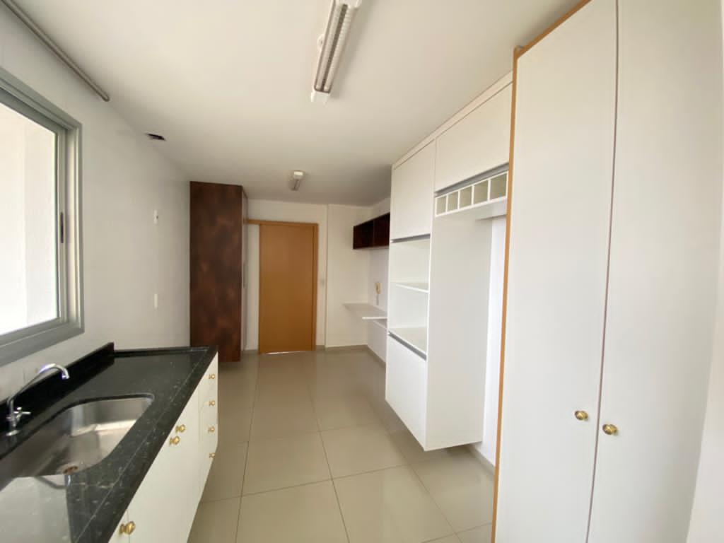 Apartamento à venda com 3 quartos, 181m² - Foto 8